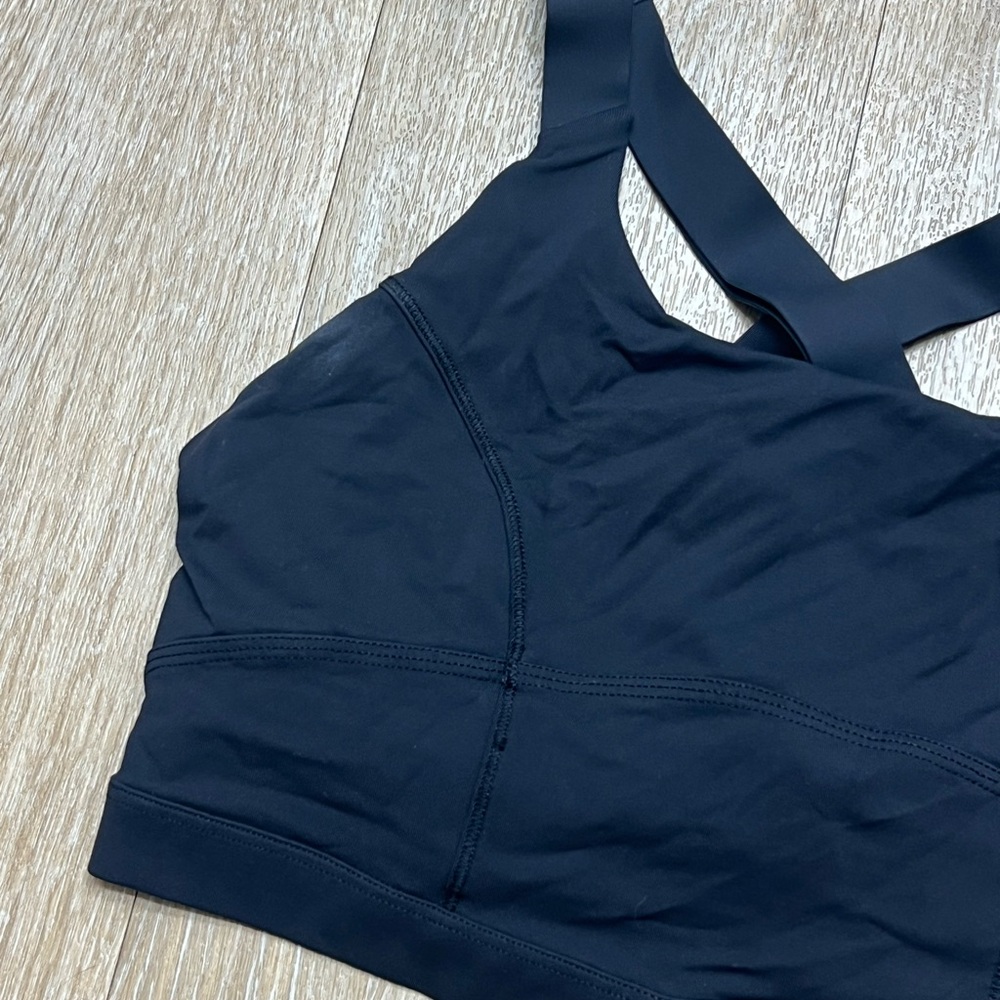 Lululemon - Picture 3 of 3